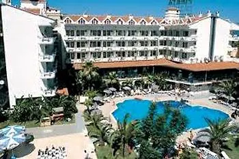 מלון Pineta Club 4*